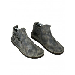Handmade leather Vagabond shoes in gray.