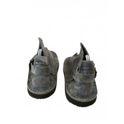 Handmade leather Vagabond shoes in gray.