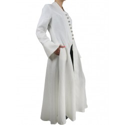 Biały płaszcz gotycki uszyty z lnu
