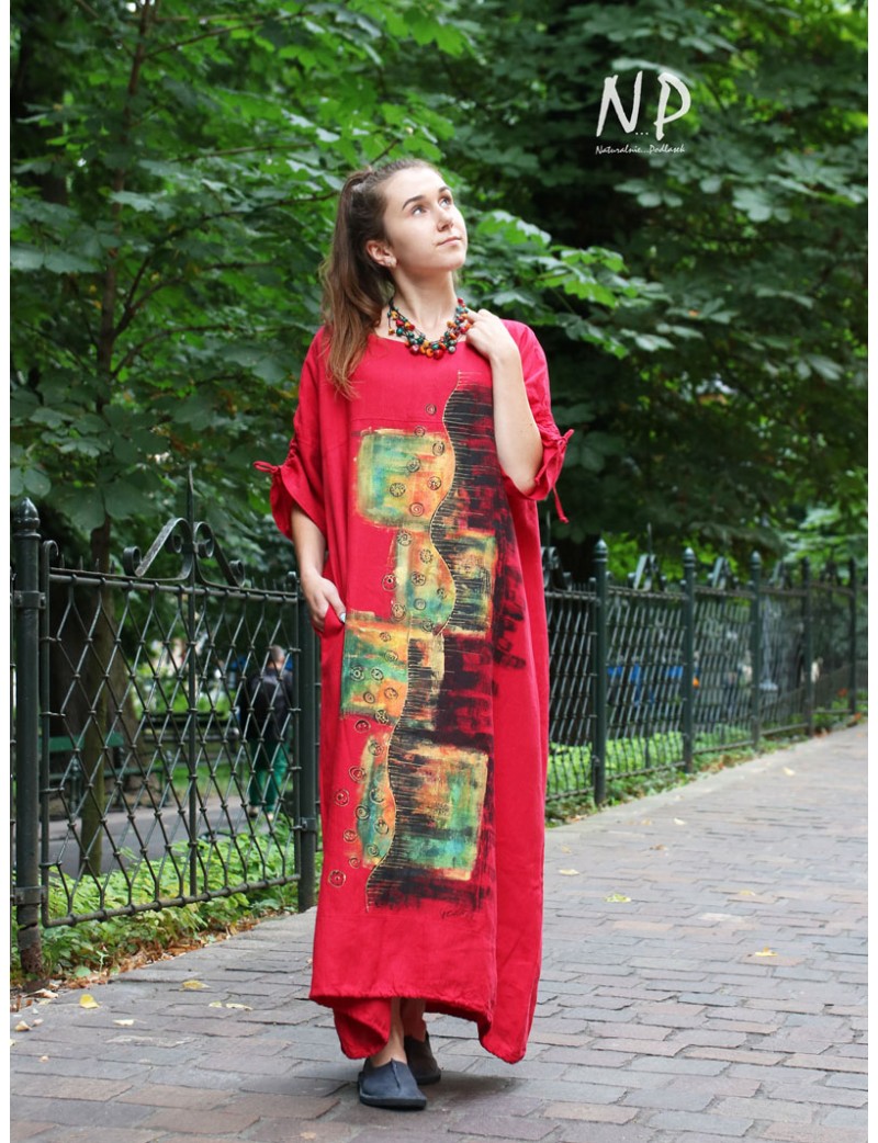 Czerwona lniana sukienka oversize z regulowanym rękawem, ręcznie malowana