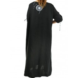 Długa czarna sukienka lniana oversize NP, ozdobiona ręcznie malowanymi dmuchawcami
