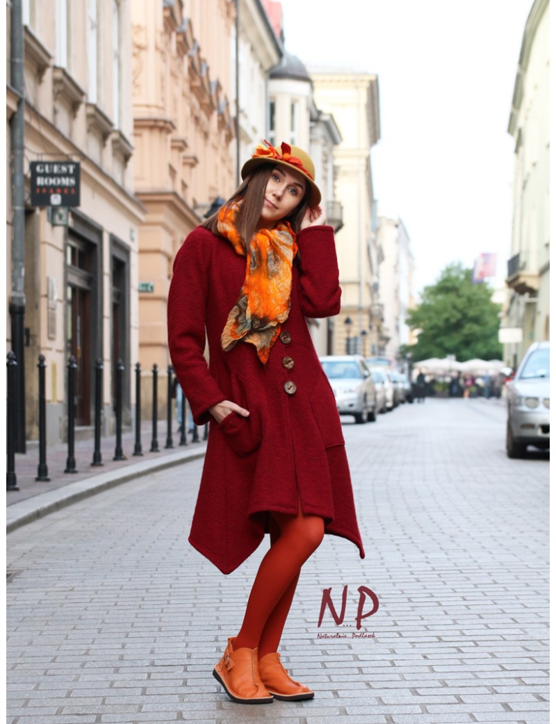 Short, maroon women's coat with a hood made of steamed wool.