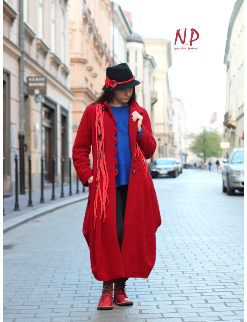 Long red winter coat made of steamed wool