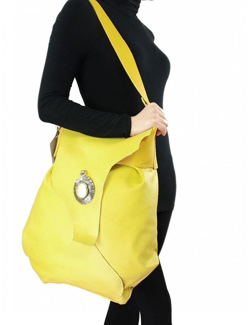 Yellow large leather bag-type bag