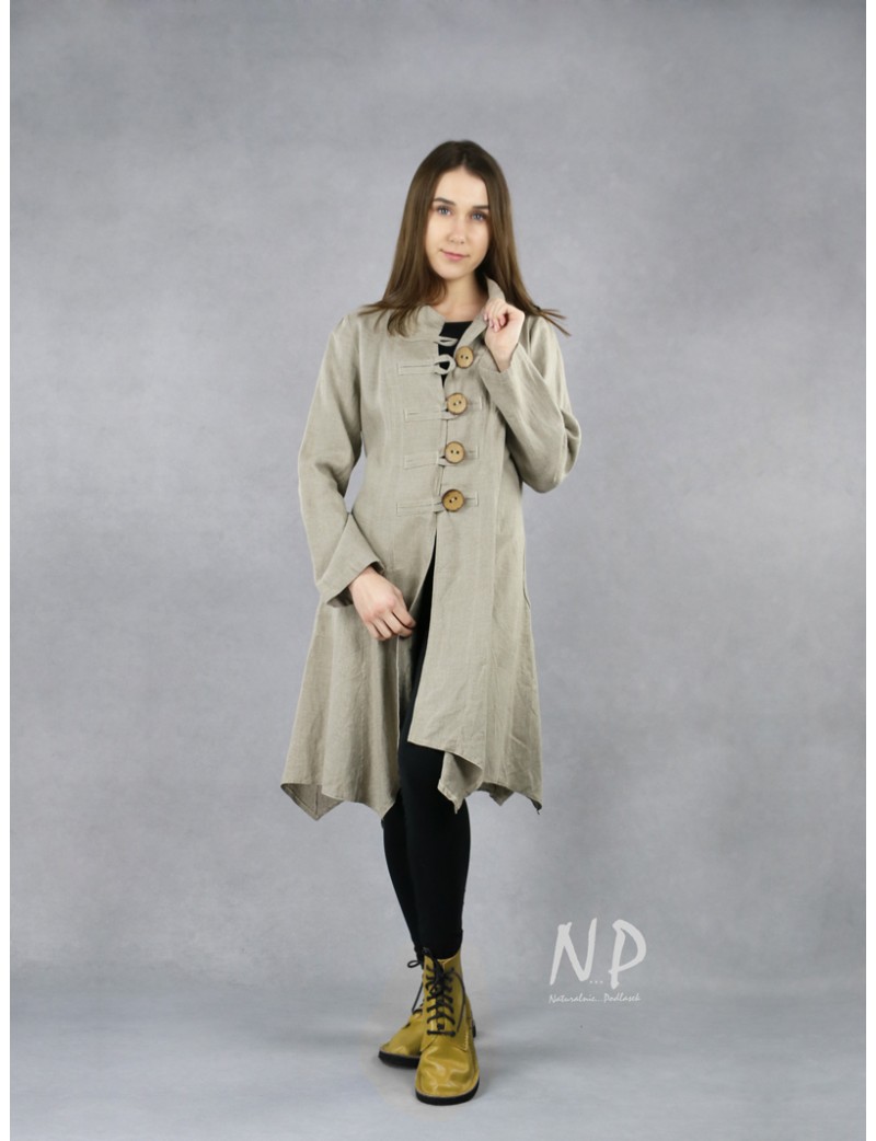 Women's linen coat fastened with buttons in the color of natural linen.