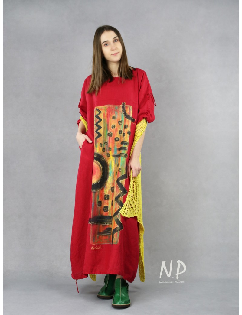 Długa czerwona sukienka lniana oversize, ręcznie malowana.