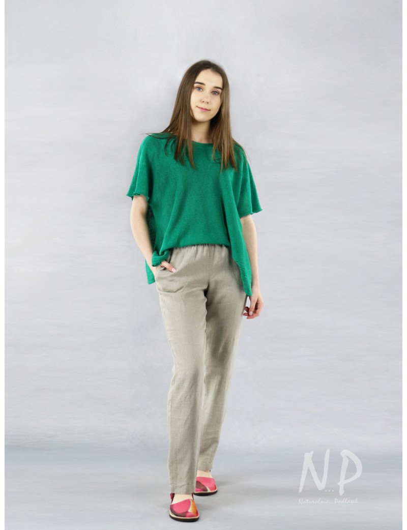 Simple linen trousers with an elasticated belt