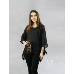 Black linen blouse with elongated sides, decorated with a hand-painted golden cat