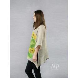 Linen blouse with elongated sides, decorated with hand-painted sunflowers