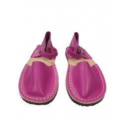 Amarantowe płaskie sandały damskie, szyte ręcznie z naturalnej skóry