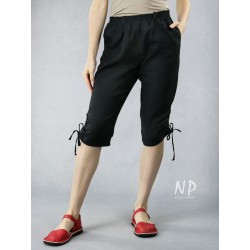 Women's knee-length trousers with a rubber belt and adjustable leg length, made of natural linen