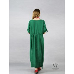 Maxi oversize linen dress in green color, decorated with hand-painted chamomiles