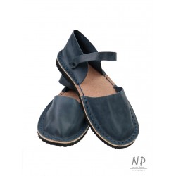 Granatowe płaskie sandały damskie wykonane w pracowni Trek