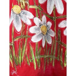 Czerwona sukienka oversize uszyta z lnu, ozdobiona ręcznie malowanymi kwiatami