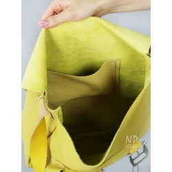 Ręcznie szyta żółta duża torebka skórzana z regulowanym paskiem