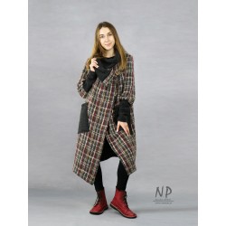 Women's oversize plaid wool coat with a large collar, asymmetrically fastened with coconut buttons
