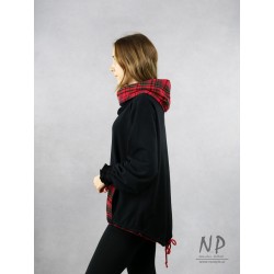 A knitted sweatshirt with an elongated back, a large woolen turtleneck with a check pattern and wide sleeves