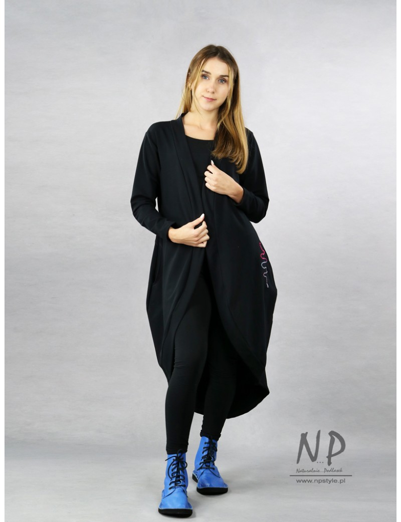 Black cardigan coat made of sweatshirt fabric.