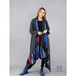 Gray long cardigan made of knitted cotton with elongated sides, decorated with colorful patchwork.