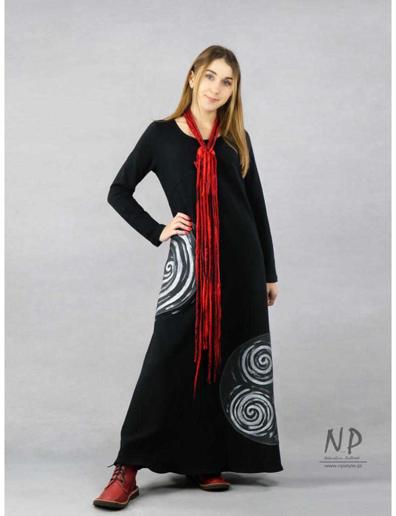 Maxi black dress with long sleeves, made of knitted cotton, decorated with hand-painted circles