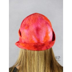 Ręcznie robiona i barwiona czapka kapelusz filcowany na mokro z wełny merynosów
