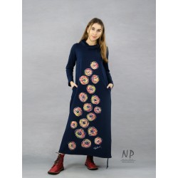 Long turtleneck dress, flared downwards, decorated with hand-painted flowers