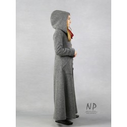 Long winter coat with a hood made of steamed wool