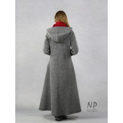 Long winter coat with a hood made of steamed wool