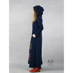 A navy blue dress with a hood, flared downwards, decorated with a hand-painted fox