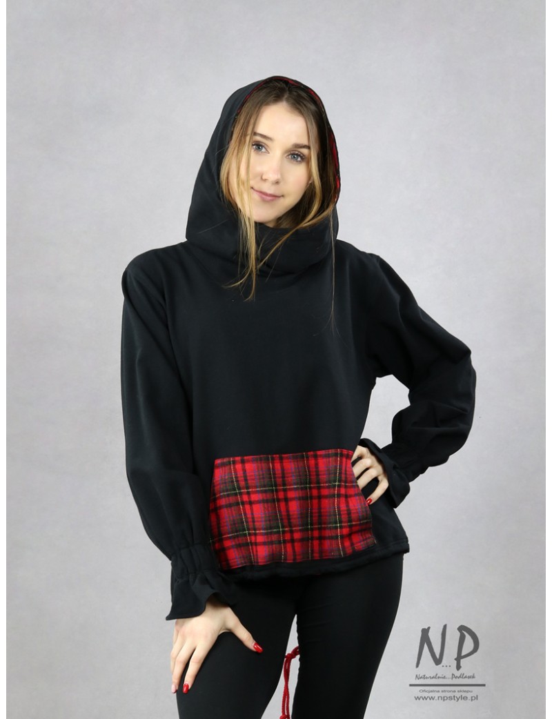 Black knitted sweatshirt with a longer back, large hood and wide sleeves