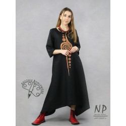 Oversizowa, ręcznie malowana czarna długa sukienka z lnu o asymetrycznym kroju