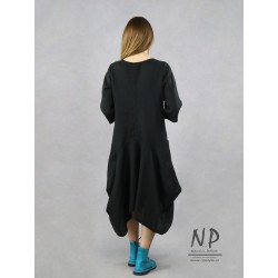 Czarna krótka sukienka lniana z rękawem ¾, typu oversize z wydłużonymi bokami
