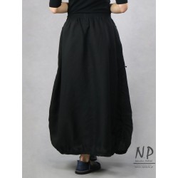 Long black linen skirt with a bauble and pockets