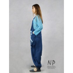 Hand-painted dungarees with a lowered crotch, made of natural linen