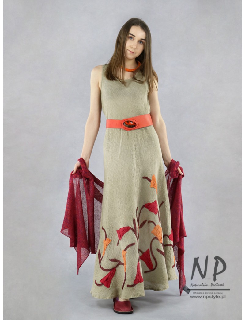 Artistic linen dress with sewn-on dresses, made of a bias.