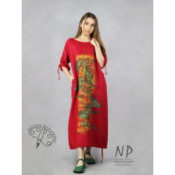 Ręcznie malowana czerwona sukienka typu oversize, uszyta z naturalnego lnu