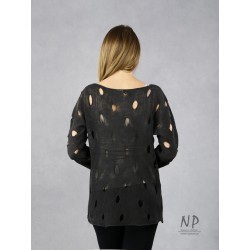 Lniany sweter z dziurami damski w kolorze czarnym