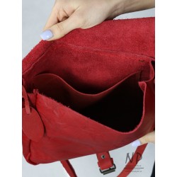Czerwona mała damska torebka ze skóry naturalnej z ozdobną klapą