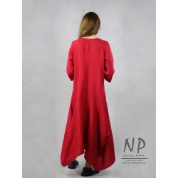 Czerwona sukienka lniana maxi z rękawem za łokieć, kieszeniami oraz asymetrycznym kroju