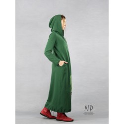 Green maxi dress with a hood made of knitted cotton, decorated with a hand-painted face