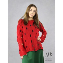 Lniany sweter z dziurami damski w kolorze czerwonym