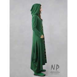Zielona ręcznie malowana asymetryczna sukienka z kapturem uszyta z dzianiny bawełnianej