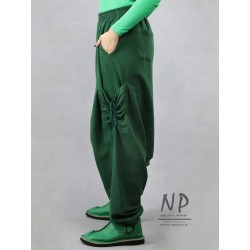 Zielone spodnie Alladynki z niskim krokiem i paskiem na gumce