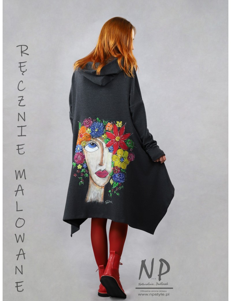 Hand-painted long oversize sweatshirt with a hood, made of cotton knitwear