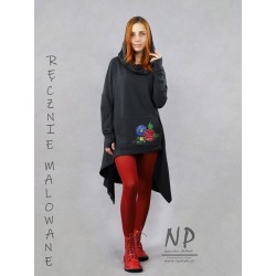 Hand-painted long oversize sweatshirt with a hood, made of cotton knitwear