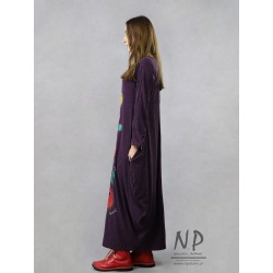 Ręcznie malowana maxi sukienka bombka z dzianiny w kolorze śliwki