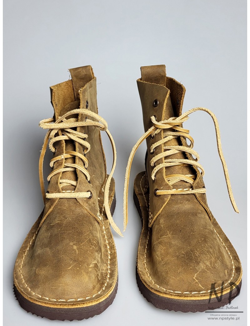 Ręcznie szyte beżowomiodowe skórzane wysokie buty firmy Trek
