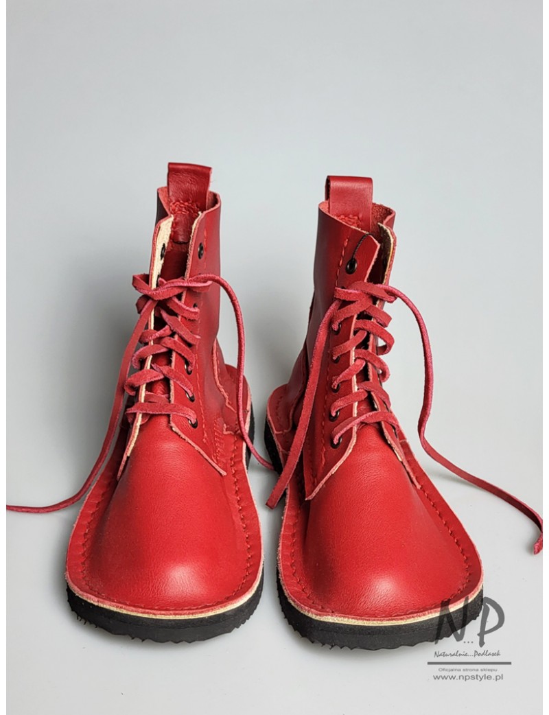 Ręcznie szyte czerwone skórzane wysokie buty firmy Trek