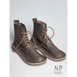 Handmade brown leather high boots from Trek