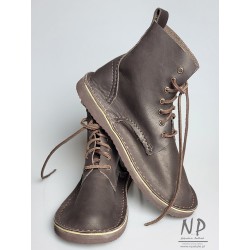 Ręcznie szyte brązowe skórzane wysokie buty firmy Trek